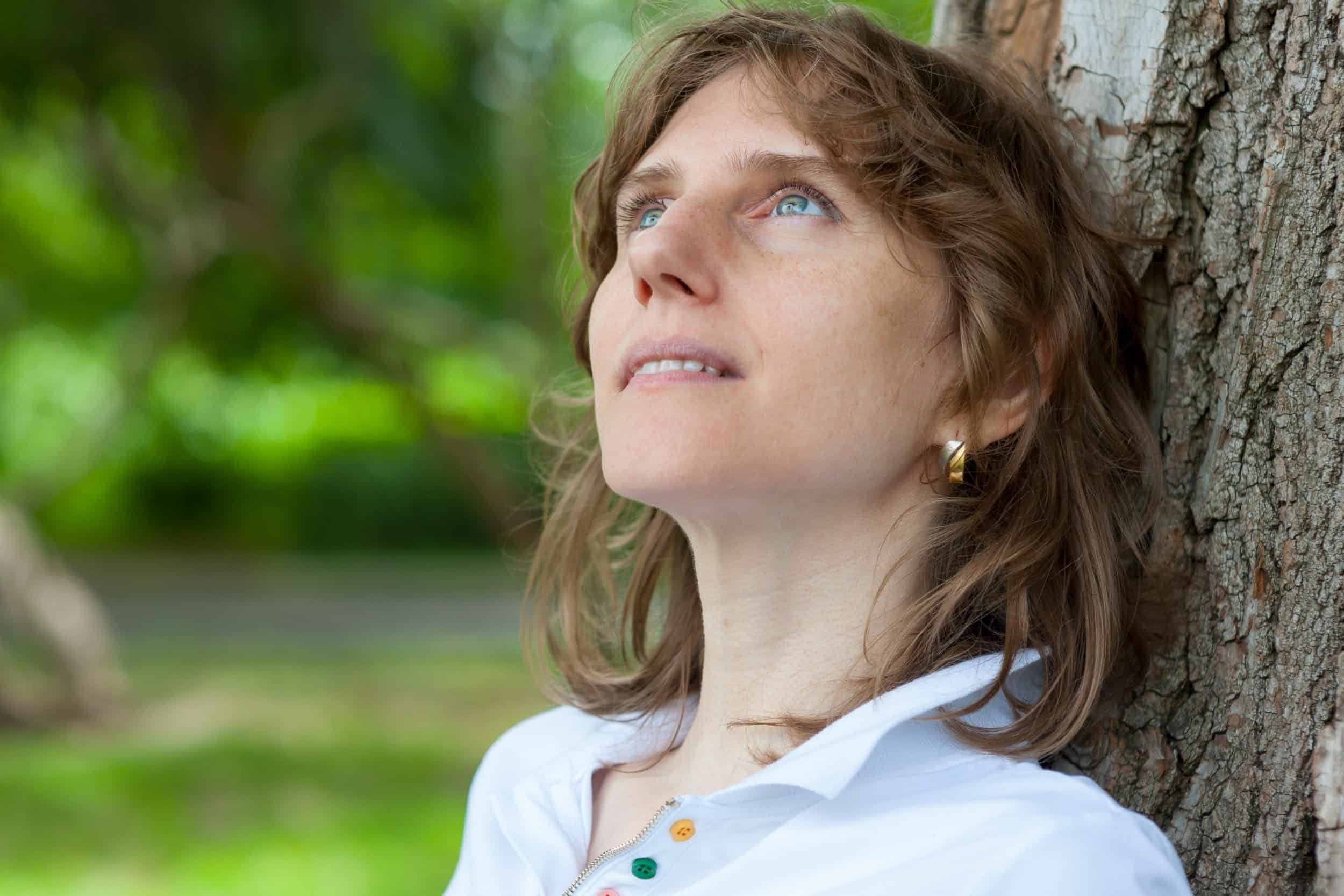 woman in her 40s wondering while looking at the sky